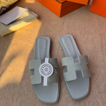 0RAN SANDALS IN WARM GRAY CALFSKIN