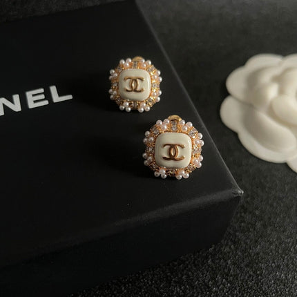 STUD EARRINGS SQUARE DOUBLE C IN GOLD METAL WHITE PEARL WHITE ENAMEL