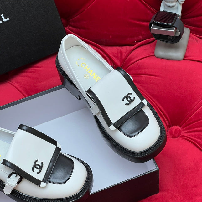 CC MOCCASIN LOAFER IN WHITE MIX BLACK LAMBSKIN