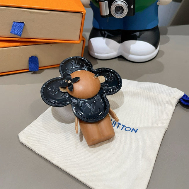 LV KEYCHAIN IN BLACK CALFSKIN AND WOOD