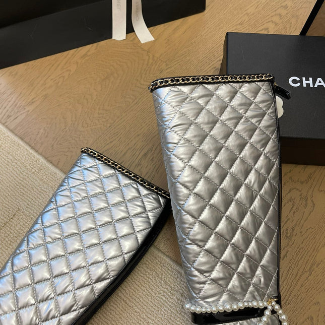 KNEE HIGH BOOTS 8 CM IN SILVER MIX BLACK CALFSKIN WITH PEARL CHAIN