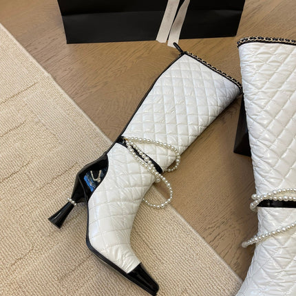 KNEE HIGH BOOTS 8 CM IN WHITE MIX BLACK CALFSKIN WITH PEARL CHAIN