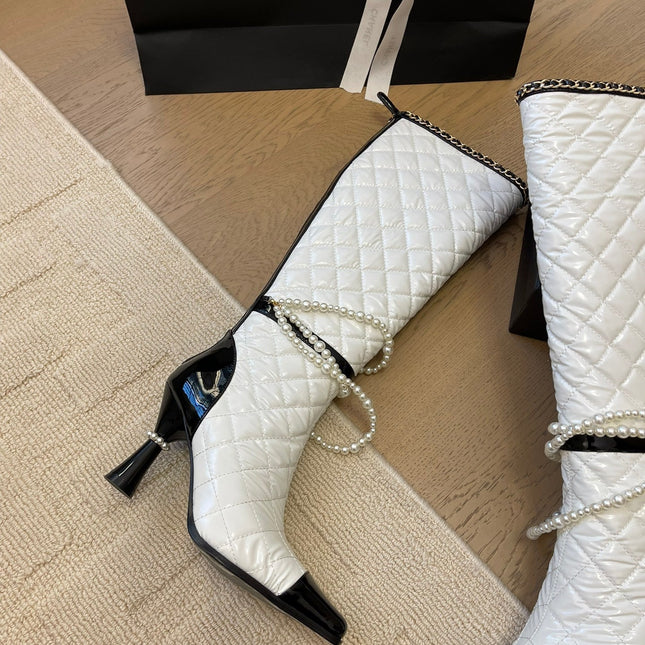 KNEE HIGH BOOTS 8 CM IN WHITE MIX BLACK CALFSKIN WITH PEARL CHAIN