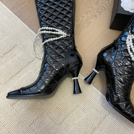 KNEE HIGH BOOTS 8 CM IN BLACK CALFSKIN WITH PEARL CHAIN