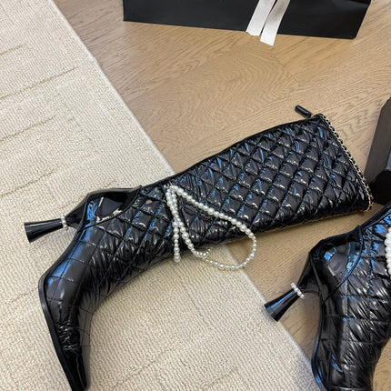 KNEE HIGH BOOTS 8 CM IN BLACK CALFSKIN WITH PEARL CHAIN