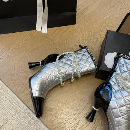HIGH HEELS 8CM BOOTS IN SILVER MIX BLACK CALFSKIN WITH PEARL CHAIN