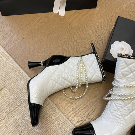 HIGH HEELS 8CM BOOTS IN WHITE MIX BLACK CALFSKIN WITH PEARL CHAIN