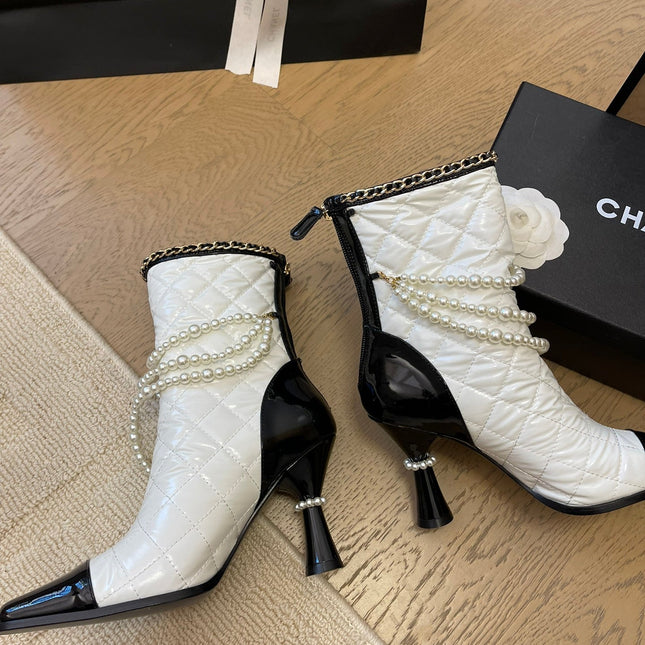 HIGH HEELS 8CM BOOTS IN WHITE MIX BLACK CALFSKIN WITH PEARL CHAIN