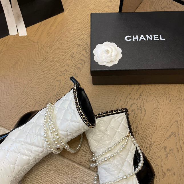 HIGH HEELS 8CM BOOTS IN WHITE MIX BLACK CALFSKIN WITH PEARL CHAIN