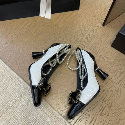 HIGH HEEL 8 CM IN WHITE MIX BLACK CALFSKIN WITH PEARL CHAIN
