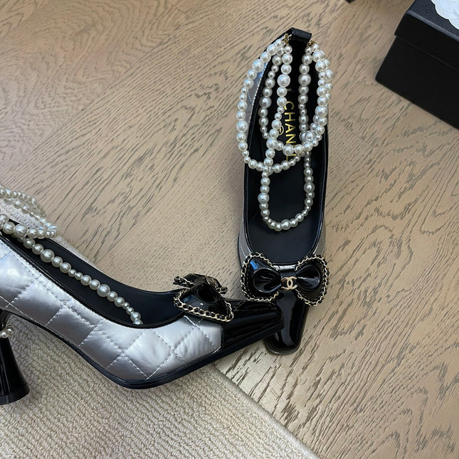 HIGH HEEL 8 CM IN SILVER MIX BLACK CALFSKIN WITH PEARL CHAIN