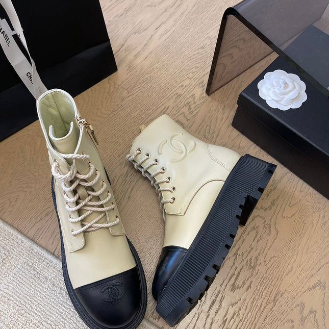 ANKLE BOOTS IN PEARL GRAY MIX BLACK CALFSKIN