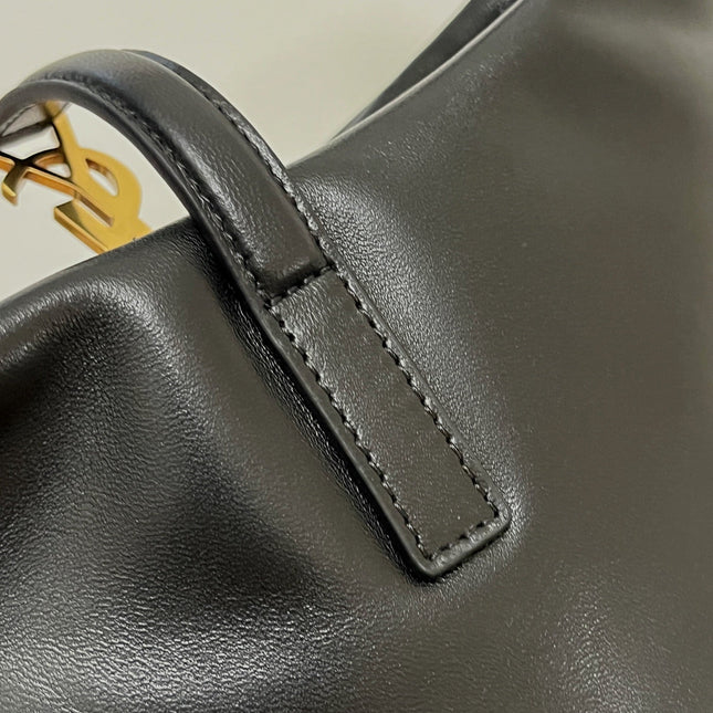 LE 5 À 7 BAG 24 BLACK GLOSSY CALFSKIN HOBO