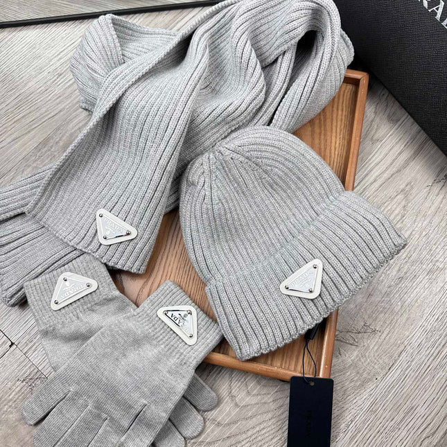 THREE-PIECES SET IN PALE GRAY WOOL AND ACRYLIC 406556