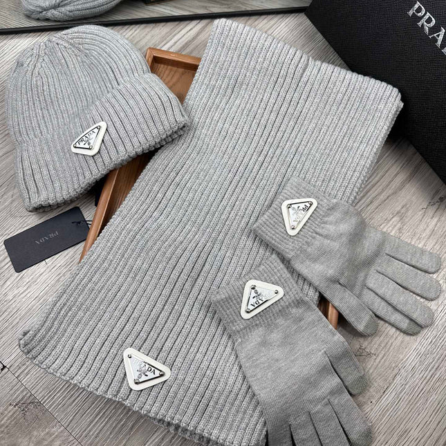 THREE-PIECES SET IN PALE GRAY WOOL AND ACRYLIC 406556