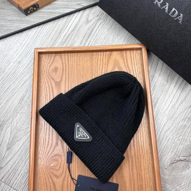 BEANIE HAT IN BLACK WOOL 332393