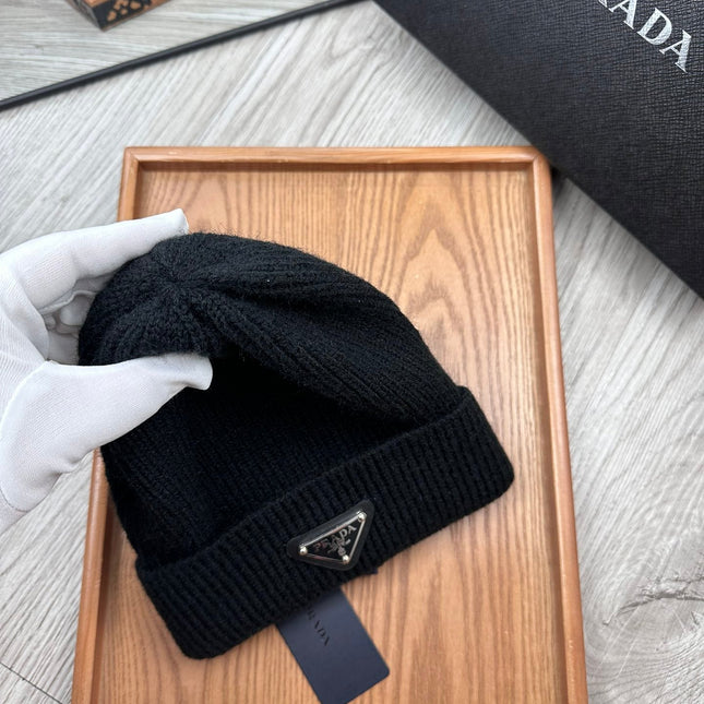 BEANIE HAT IN BLACK WOOL 332393