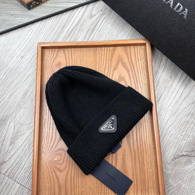 BEANIE HAT IN BLACK WOOL 332393