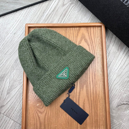 BEANIE HAT IN ARMY GREEN WOOL 332395