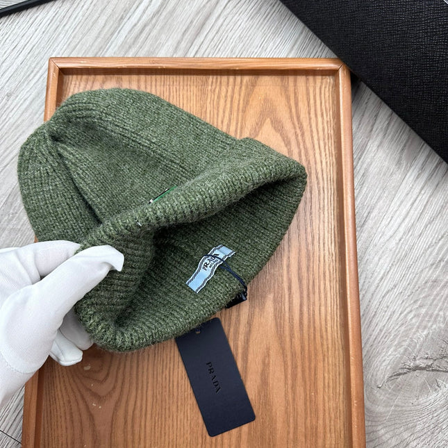 BEANIE HAT IN ARMY GREEN WOOL 332395