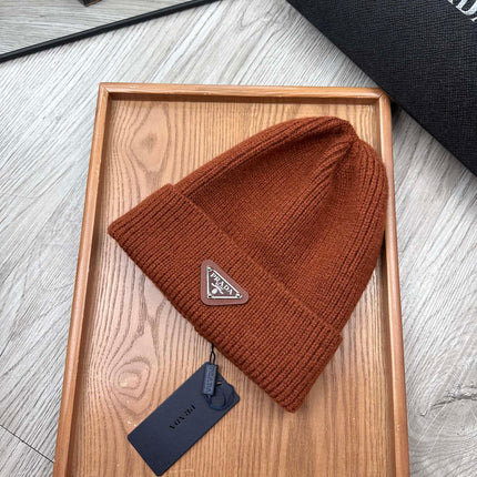 BEANIE HAT IN UMBER BROWN WOOL 332398