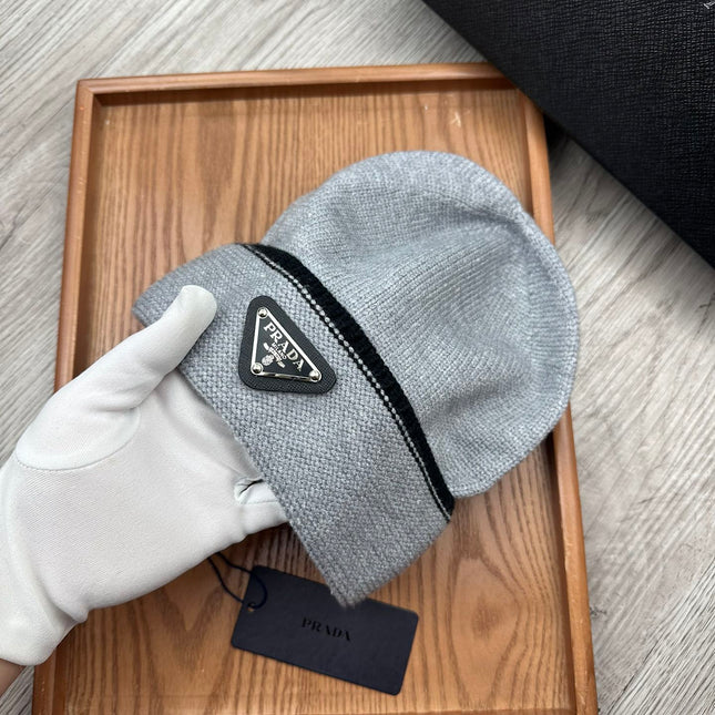 BEANIE HAT IN DOVE GRAY WOOL 349650