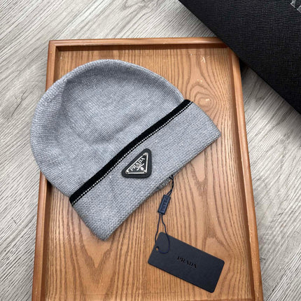 BEANIE HAT IN DOVE GRAY WOOL 349650