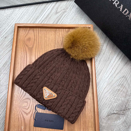 BEANIE HAT IN CHOCOLATE BROWN WOOL 352364
