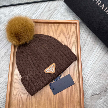 BEANIE HAT IN CHOCOLATE BROWN WOOL 352364