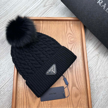 BEANIE HAT IN BLACK WOOL 352375