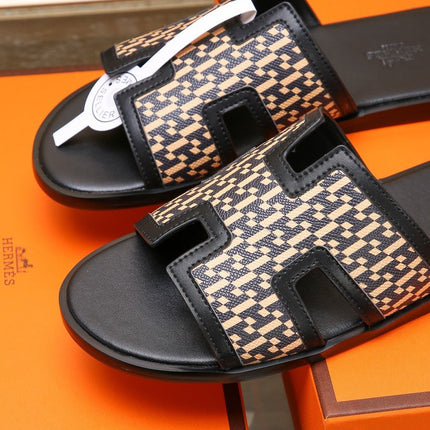 HM ORAN SANDAL BLACK AND PEACHY LAMBSKIN