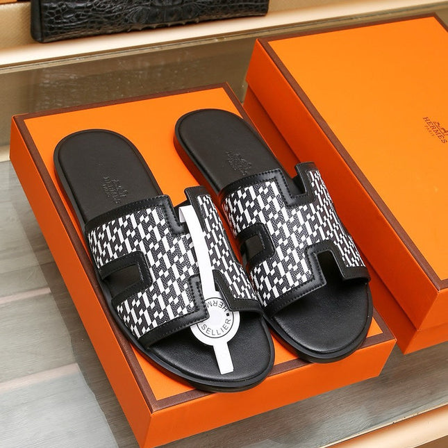HM ORAN SANDAL BLACK AND WHITE LAMBSKIN