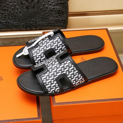 HM ORAN SANDAL BLACK AND WHITE LAMBSKIN