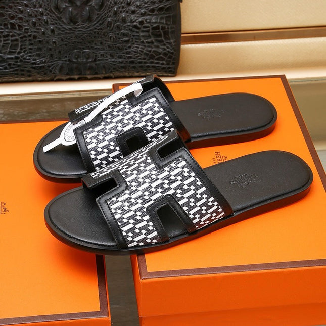 HM ORAN SANDAL BLACK AND WHITE LAMBSKIN