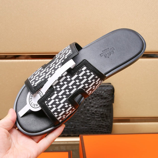 HM ORAN SANDAL BLACK AND WHITE LAMBSKIN
