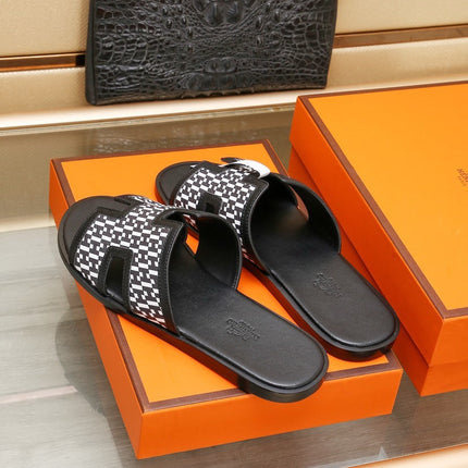 HM ORAN SANDAL BLACK AND WHITE LAMBSKIN