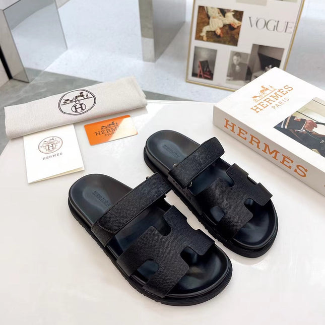 CHYPRE SANDAL IN BLACK CALFSKIN 186752