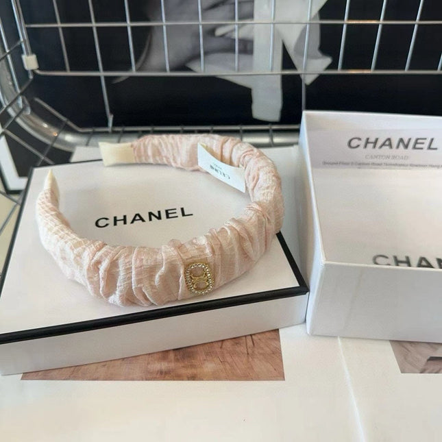 WHITE CREAM FABRIC WITH GOLD LOGO HAIRBAND 414447