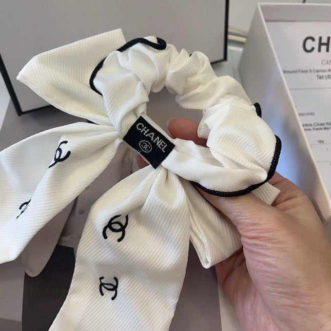 WHITE SILK SCRUNCHIE 414455