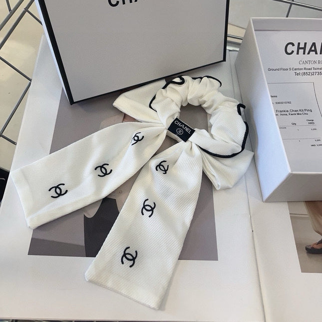 WHITE SILK SCRUNCHIE 414455