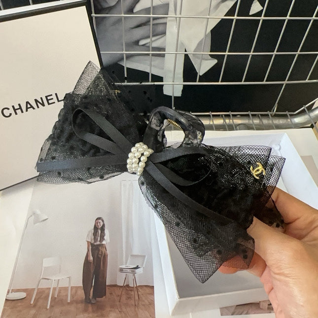 BLACK VOILE FABRIC AND RESIN 423649