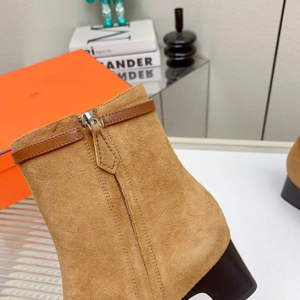 WOMEN'S NEO ANKLE BOOT IN PEANUT BROWN SUEDE