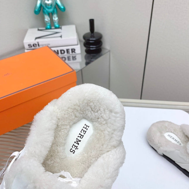 SLIP-ON MULE IN WHITE CALFSKIN AND SHEARLING LINING