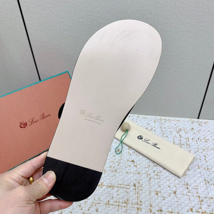 SANDALS IN BLACK CALFSKIN