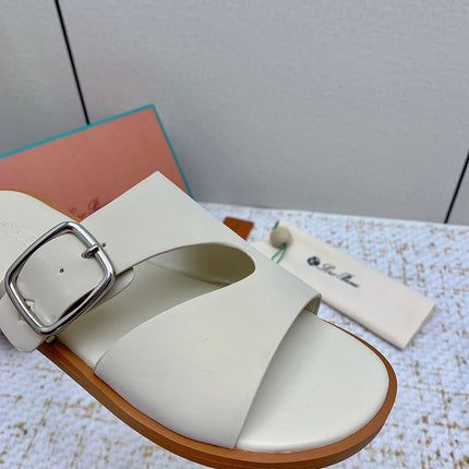 SANDALS IN CREAM WHITE CALFSKIN