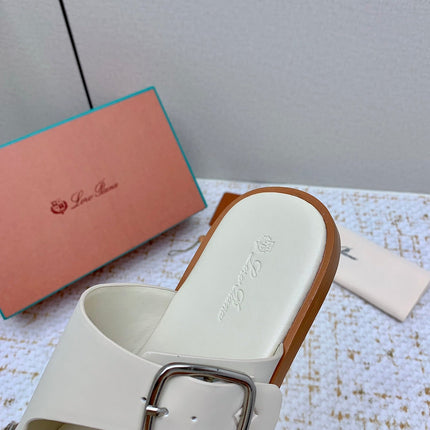 SANDALS IN CREAM WHITE CALFSKIN