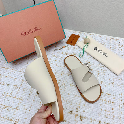 SANDALS IN CREAM WHITE CALFSKIN