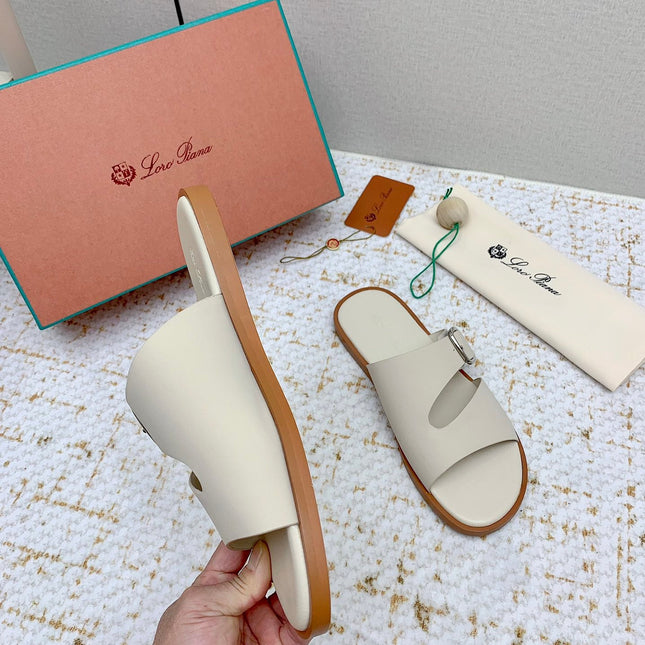 SANDALS IN CREAM WHITE CALFSKIN