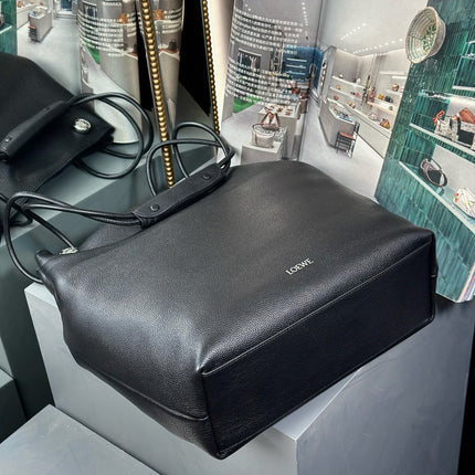 PEBBLE HOBO 40 IN BLACK SUPPLE GRAINED CALFSKIN