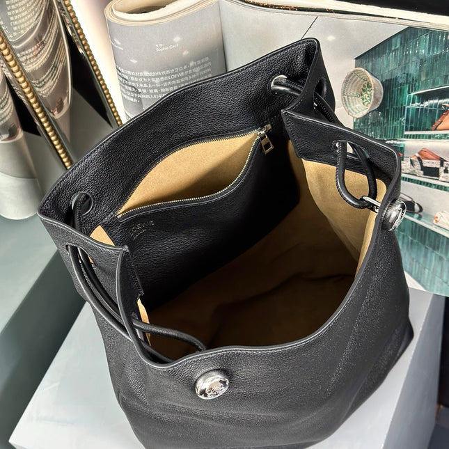 PEBBLE HOBO 40 IN BLACK SUPPLE GRAINED CALFSKIN